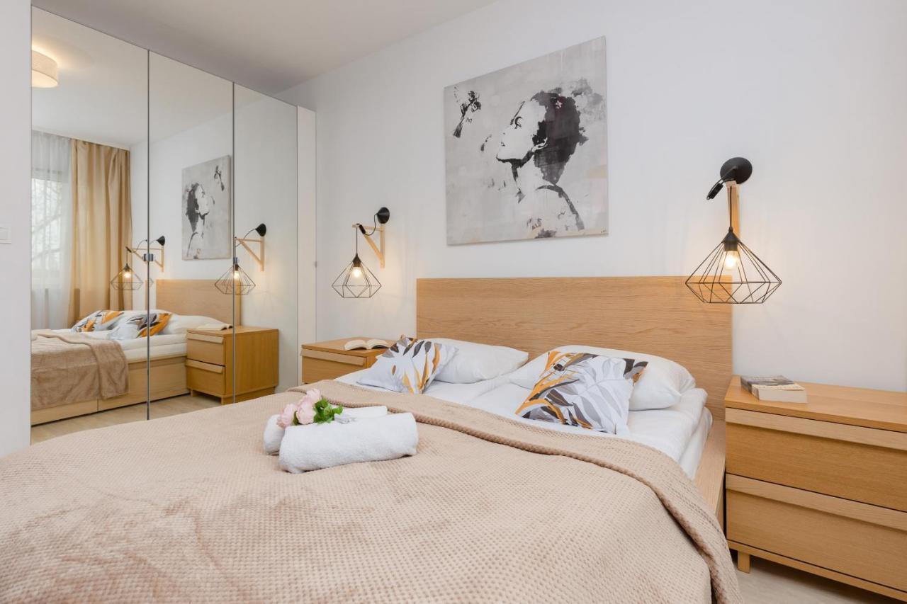 Warsaw Sokolowska One Bedroom Apartament By Noclegi Renters Dış mekan fotoğraf